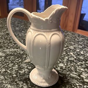 I.‎ Godinger and Co Grecian style porcelain 9” pitcher